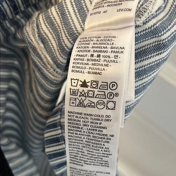 Levi’s Jaden Denim Cami - Picture 9 of 9